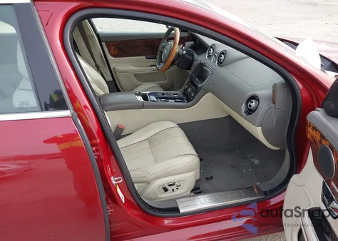 2012 Jaguar Xj Xjl Portfolio z USA, uszkodzony, nr VIN SAJWA2GB5CLV37882